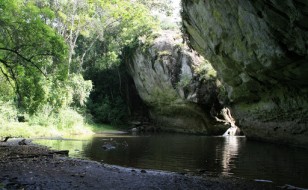 mau mau caves