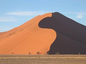 File:Düne S-Schlag Sossusvlei.JPG